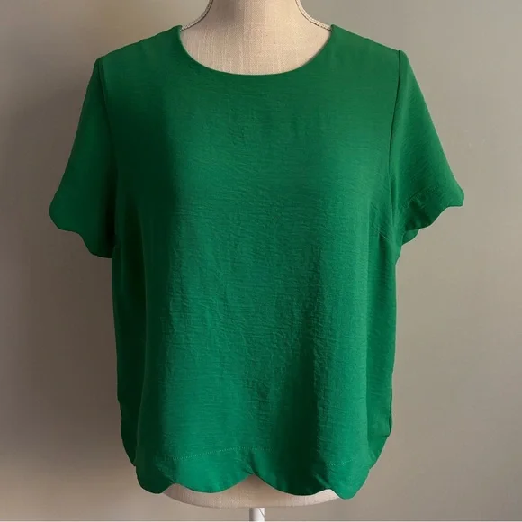 Short Sleeve Scalloped Hem Top Green - Picture 1 of 9